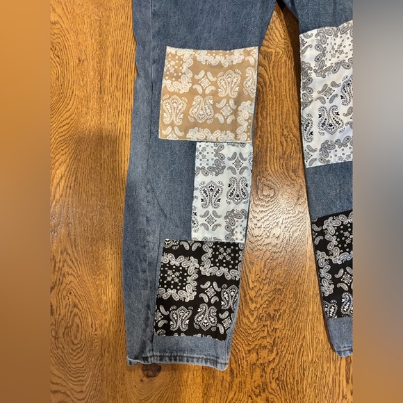 Simple Society Super High Rise Baggy Med Wash Mom Jean - 9/30 - Picture 2 of 6